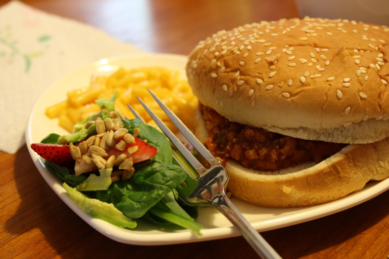 Simple Supper: Manwich, Mac & Salad