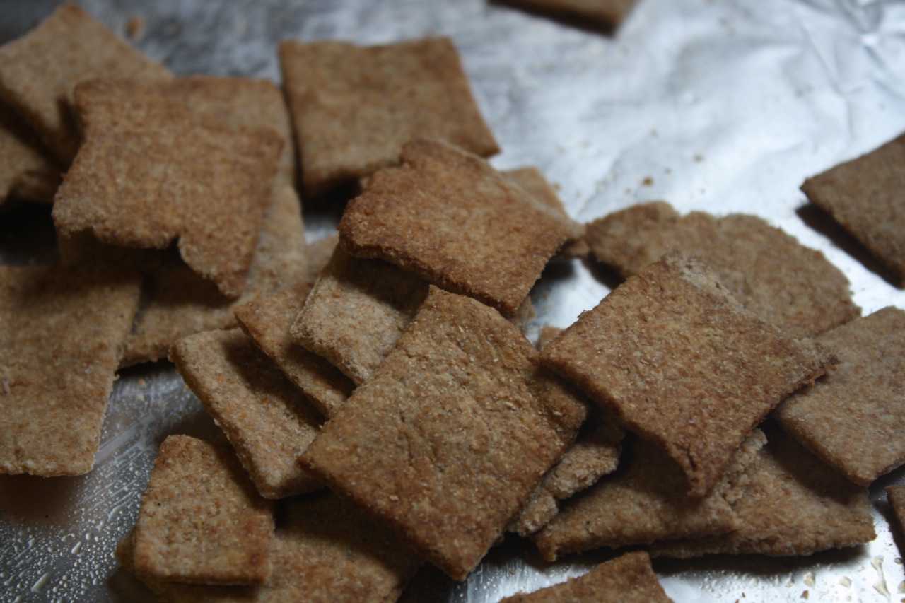Frugal Living: Homemade Wheat Thins