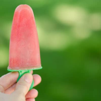 Do you love watermelon as much as I do?  Well, we discovered another yummy way to eat it with an easy watermelon popsicles recipe!