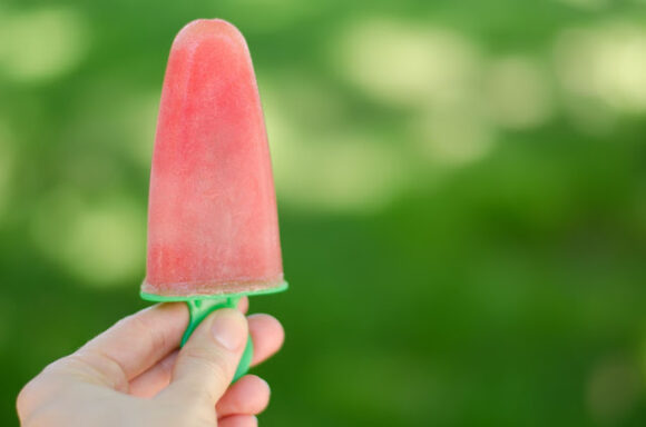 Do you love watermelon as much as I do?  Well, we discovered another yummy way to eat it with an easy watermelon popsicles recipe!